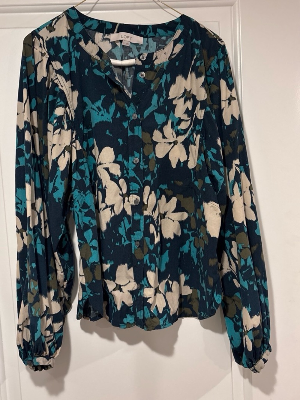 LOFT Teal Navy and Cream Floral Button-Down Blouse 100% rayon size M